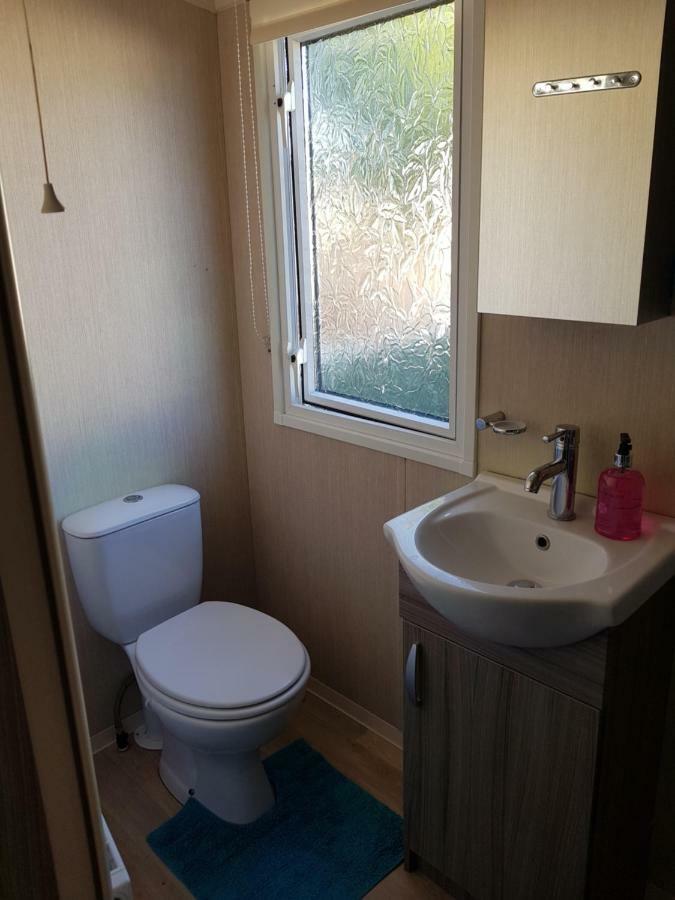 3 Bedroom Caravan With Hot Tub Tattershall Lakes Exterior photo