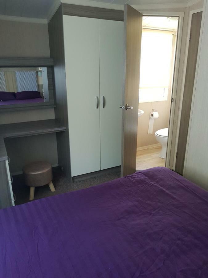3 Bedroom Caravan With Hot Tub Tattershall Lakes Exterior photo